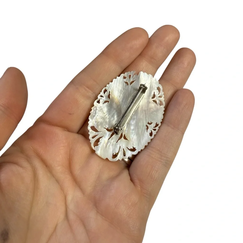 507.‎ Vintage Floral Brooch Carved Mother of Pearl Handmade